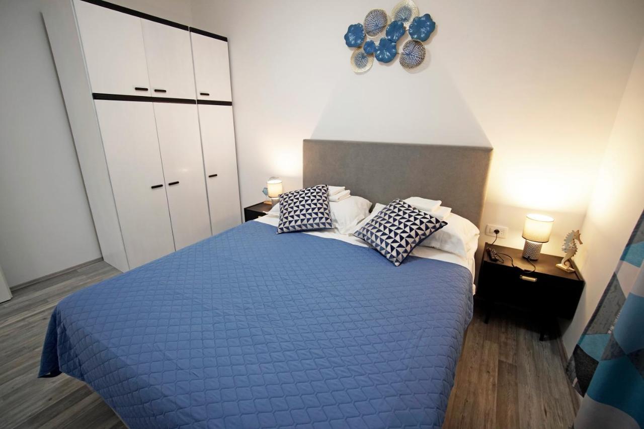 House - Apartman Sarah Kaštela エクステリア 写真